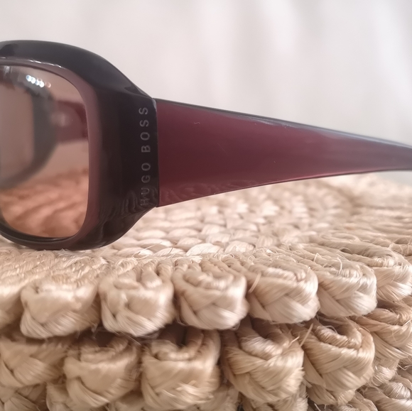 🎉HOST PICK ✨NWOT BOSS SUNGLASSES - Picture 2 of 11
